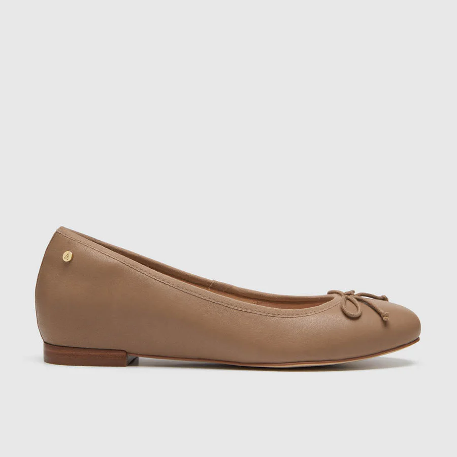 https://paigekennedy.com.au/wp-content/uploads/2023/10/ELiZABETHII-Cappuccino_Product-Image2.webp